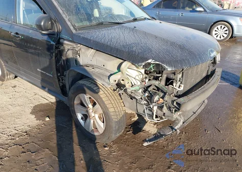 2016 Jeep Compass Sport z USA, uszkodzony, nr VIN 1C4NJDBB2GD638598